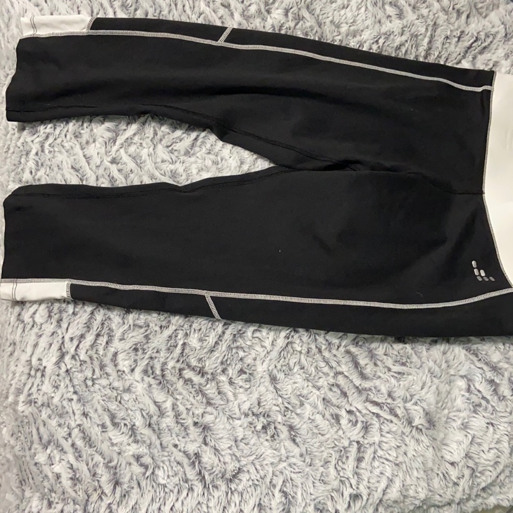NEW workout Capri legging never been wore